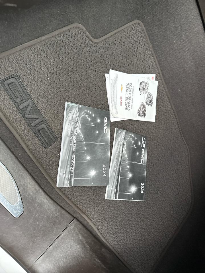 GMC Sierra 2500HD Denali Crew Cab 4WD SB 2024