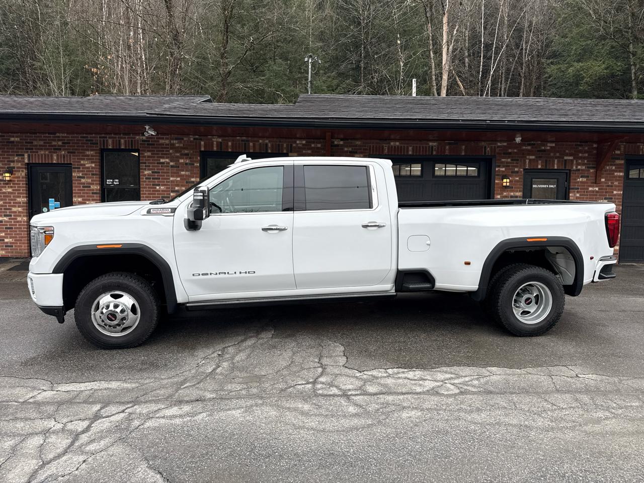 GMC Sierra 3500HD Denali Crew Cab Long Box 4WD 2023