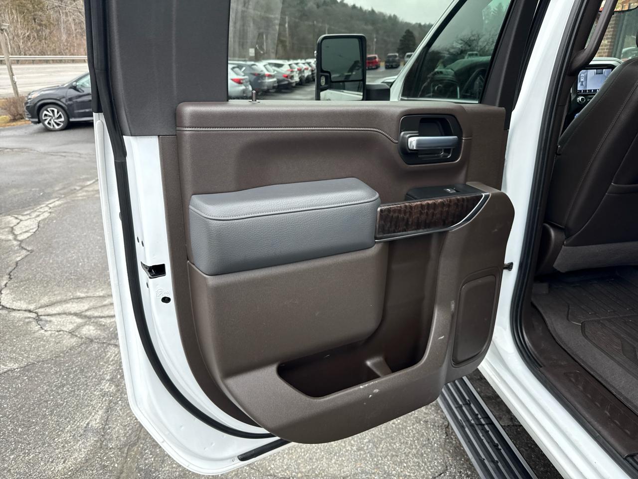 GMC Sierra 3500HD Denali Crew Cab Long Box 4WD 2023