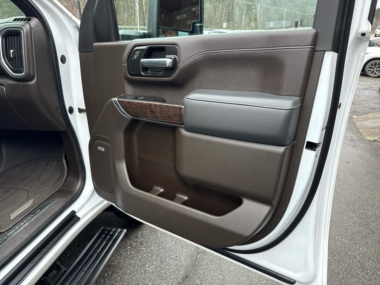 GMC Sierra 3500HD Denali Crew Cab Long Box 4WD 2023