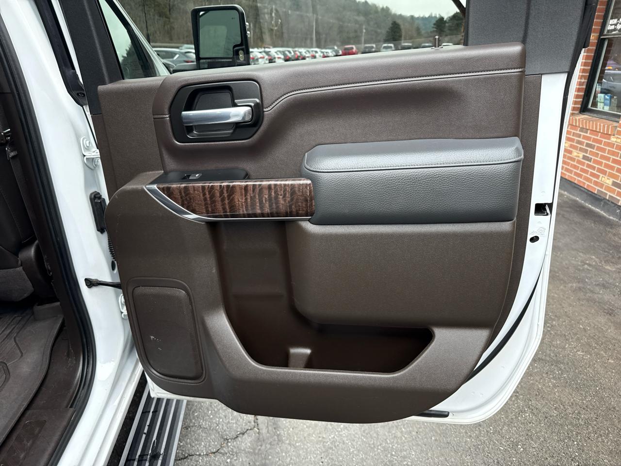GMC Sierra 3500HD Denali Crew Cab Long Box 4WD 2023