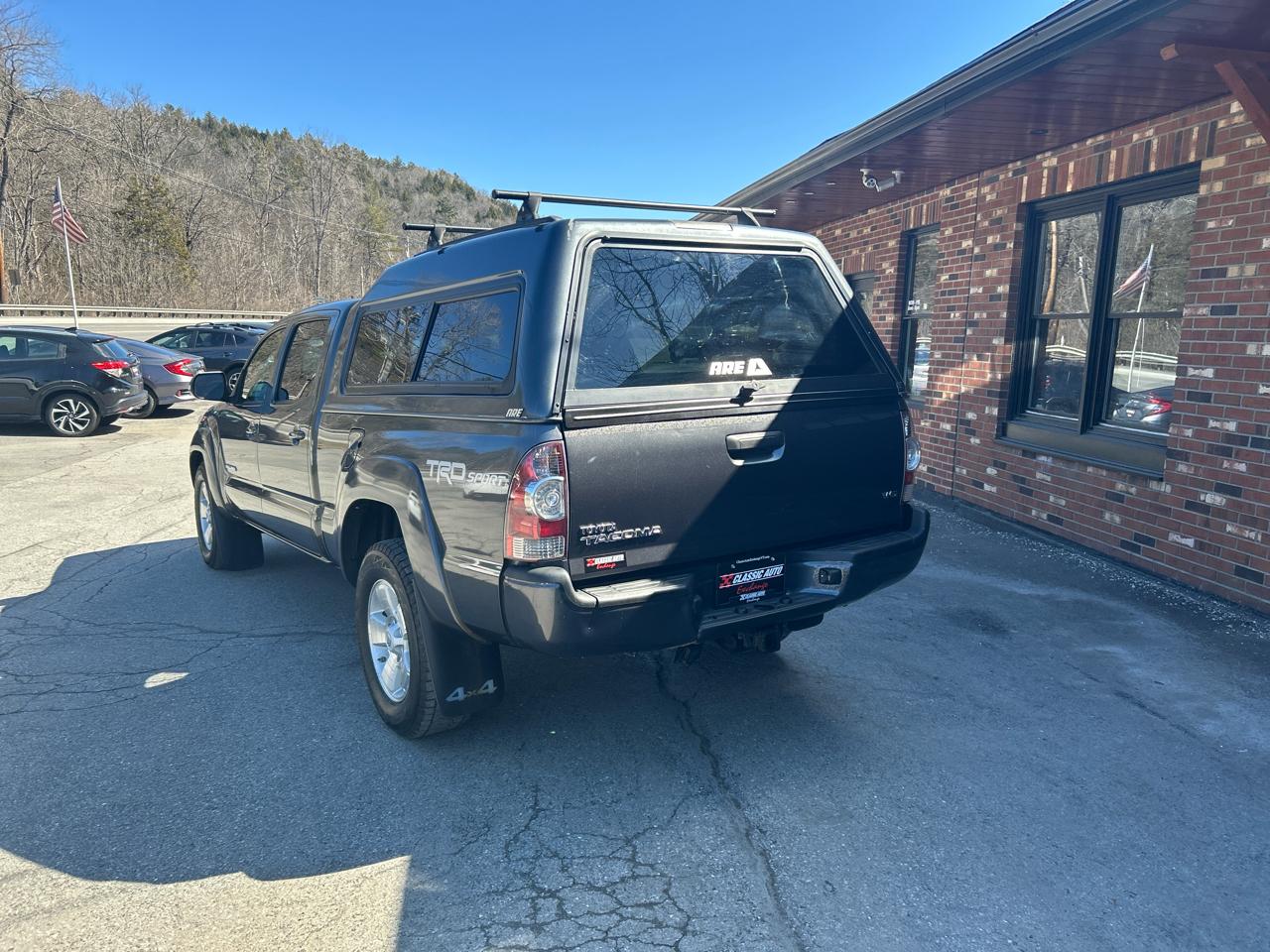 Toyota Tacoma Double Cab Long Bed V6 5AT 4WD 2015