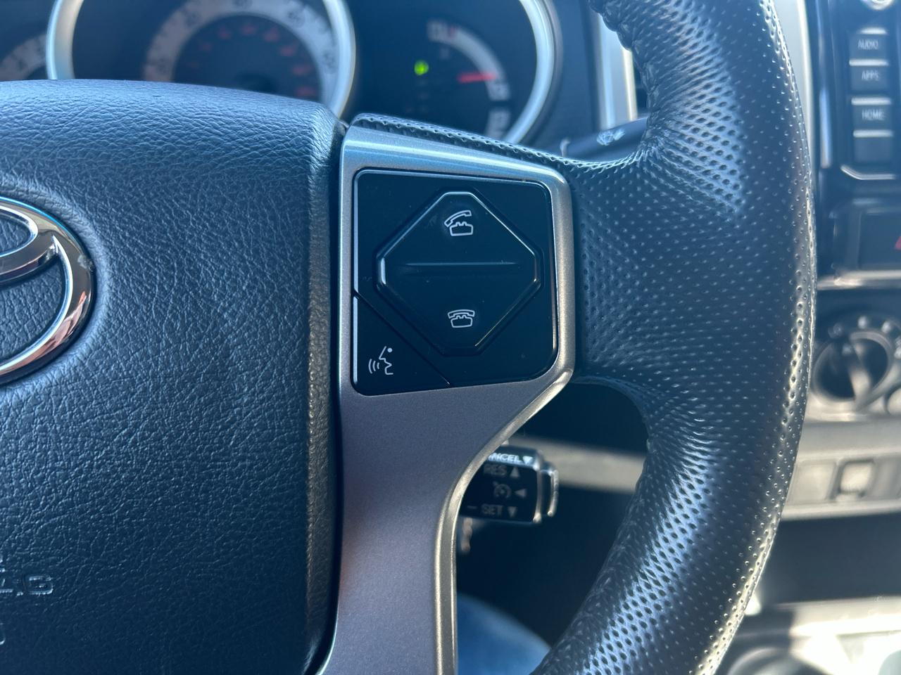 Toyota Tacoma Double Cab Long Bed V6 5AT 4WD 2015