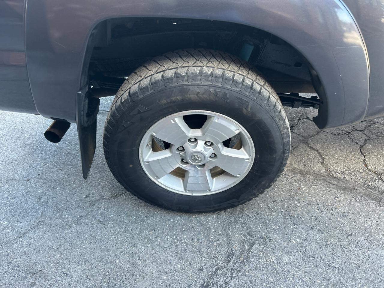 Toyota Tacoma Double Cab Long Bed V6 5AT 4WD 2015