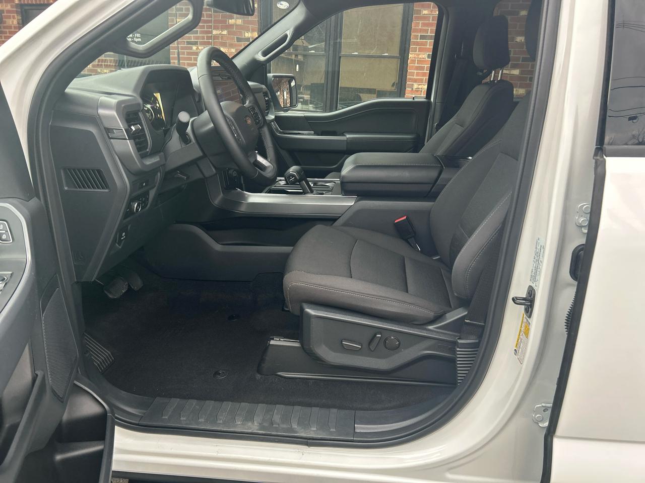 Ford F-150 XLT SuperCrew 4WD 2025