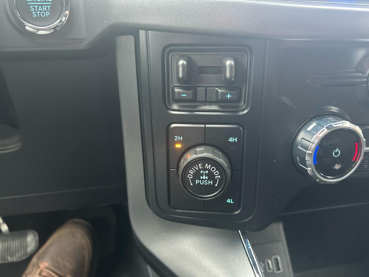 Ford F-150 XLT SuperCrew 4WD 2025