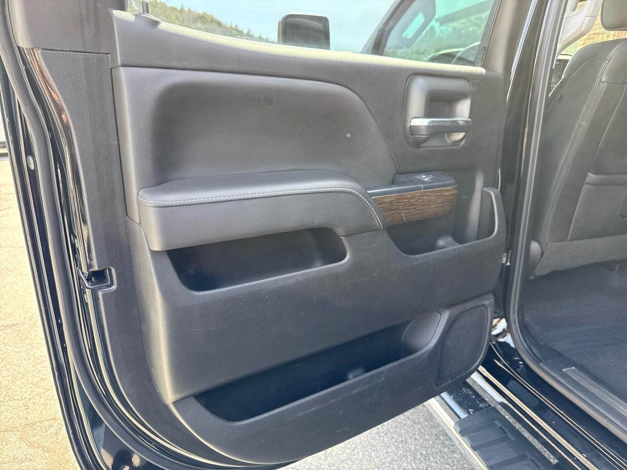 GMC Sierra 3500HD Denali Crew Cab  Short Box 4WD 2019