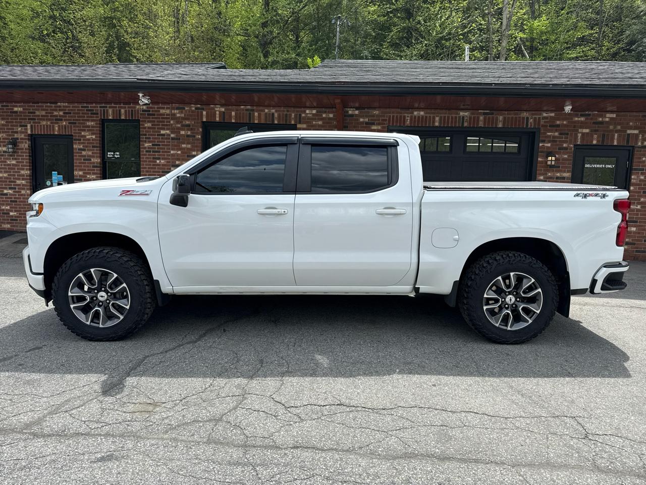 View vehicle photo 3