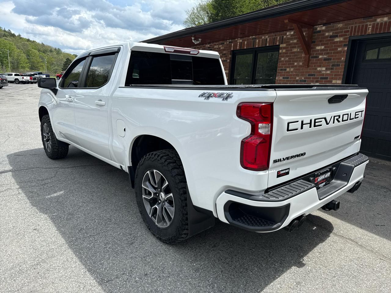 View vehicle photo 4