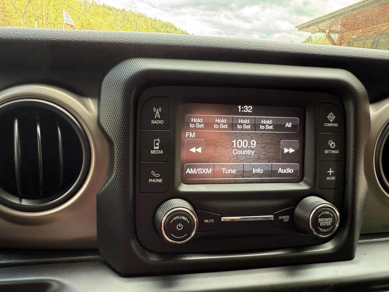 Jeep Wrangler Unlimited Sport 2018