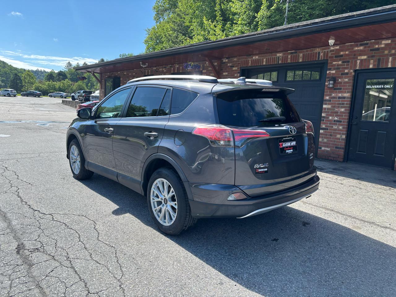 Toyota RAV4 XLE AWD 2016
