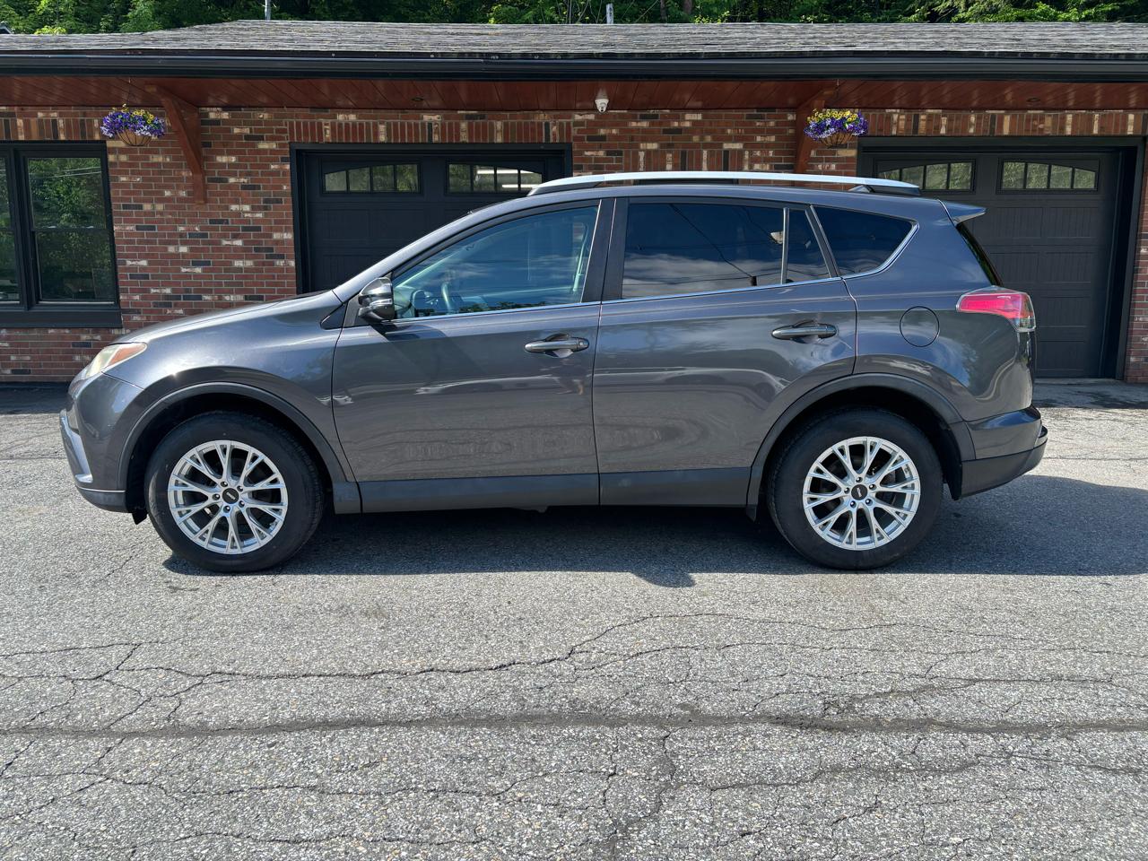 Toyota RAV4 XLE AWD 2016