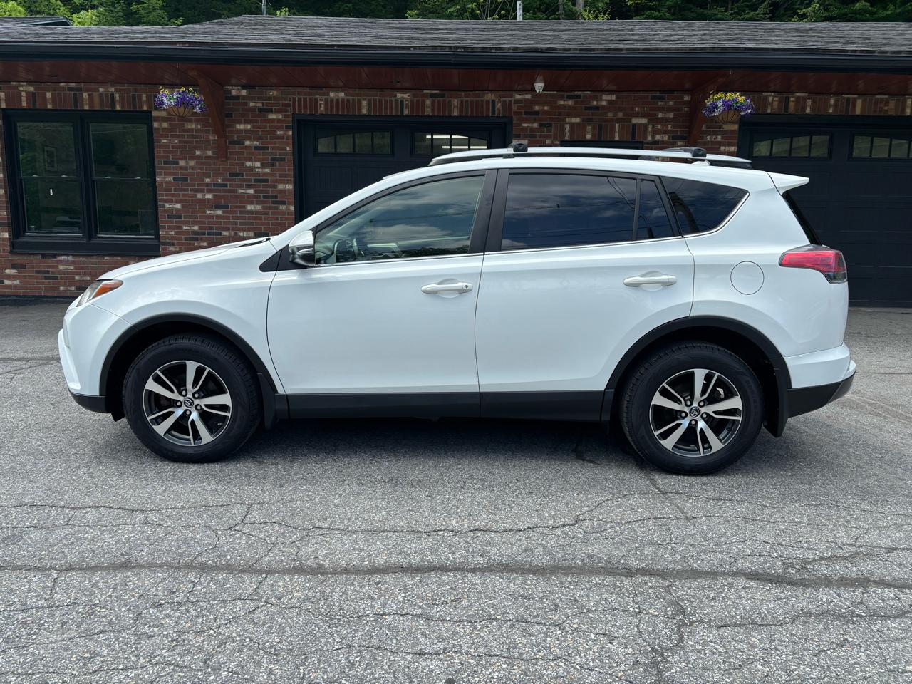 Toyota RAV4 XLE AWD 2017