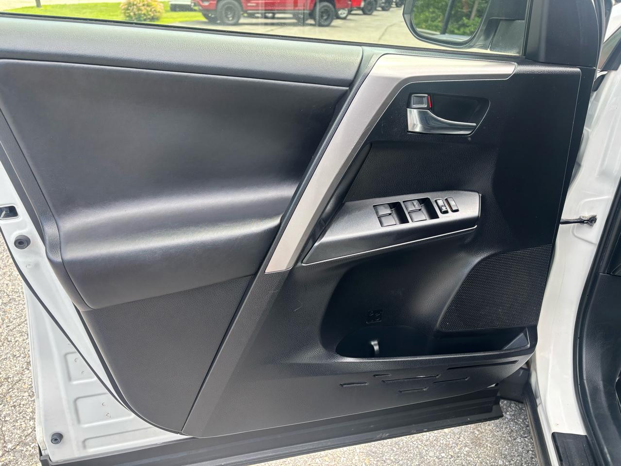 Toyota RAV4 XLE AWD 2017