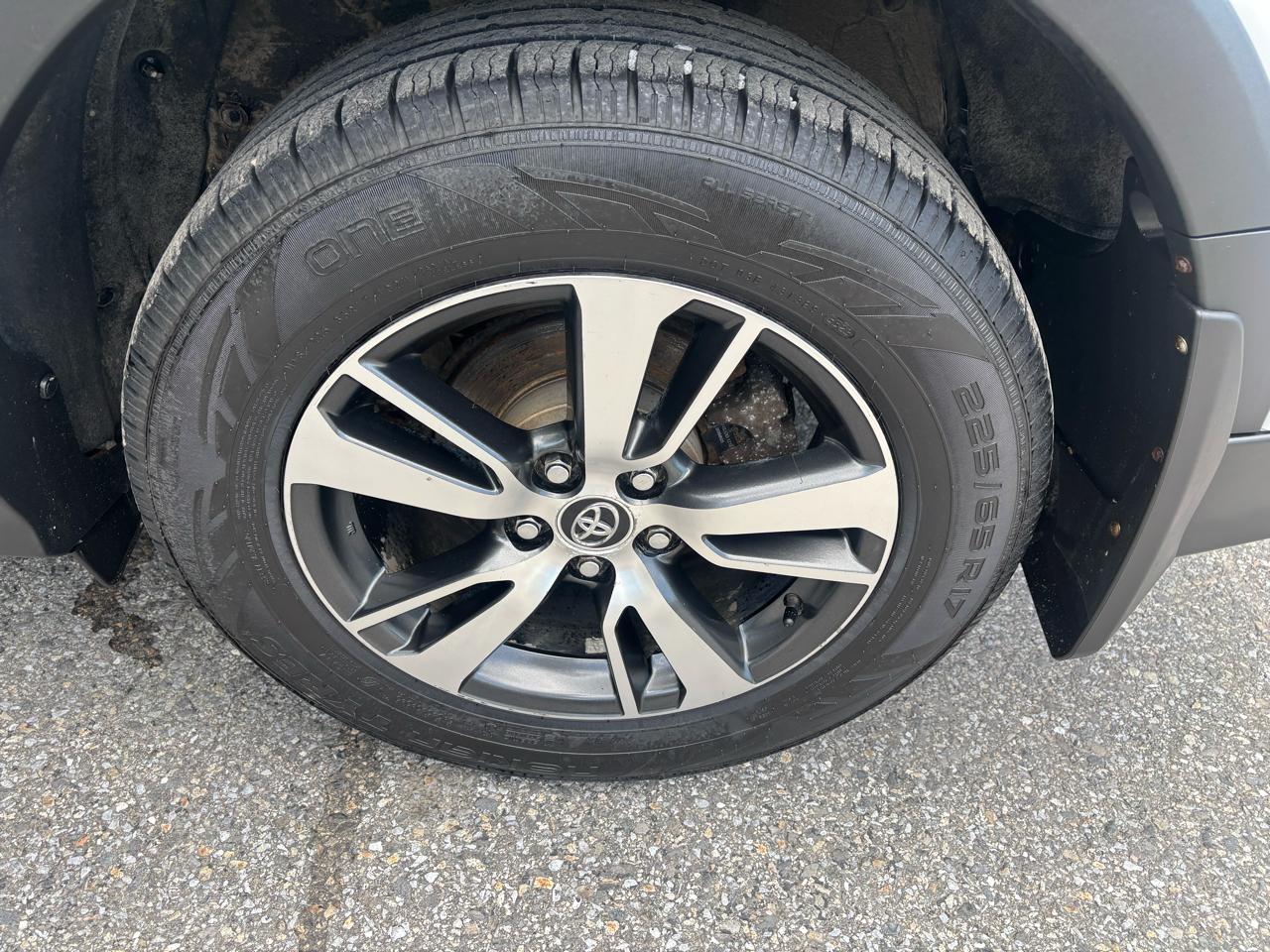 Toyota RAV4 XLE AWD 2017