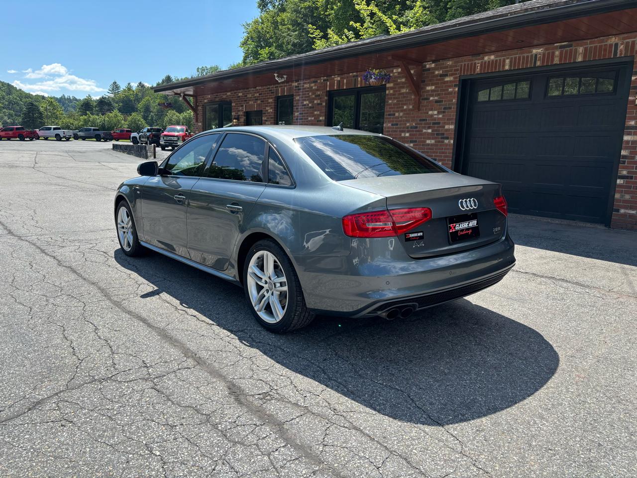 Audi A4 2.0T Premium quattro Sedan AWD 8A 2016