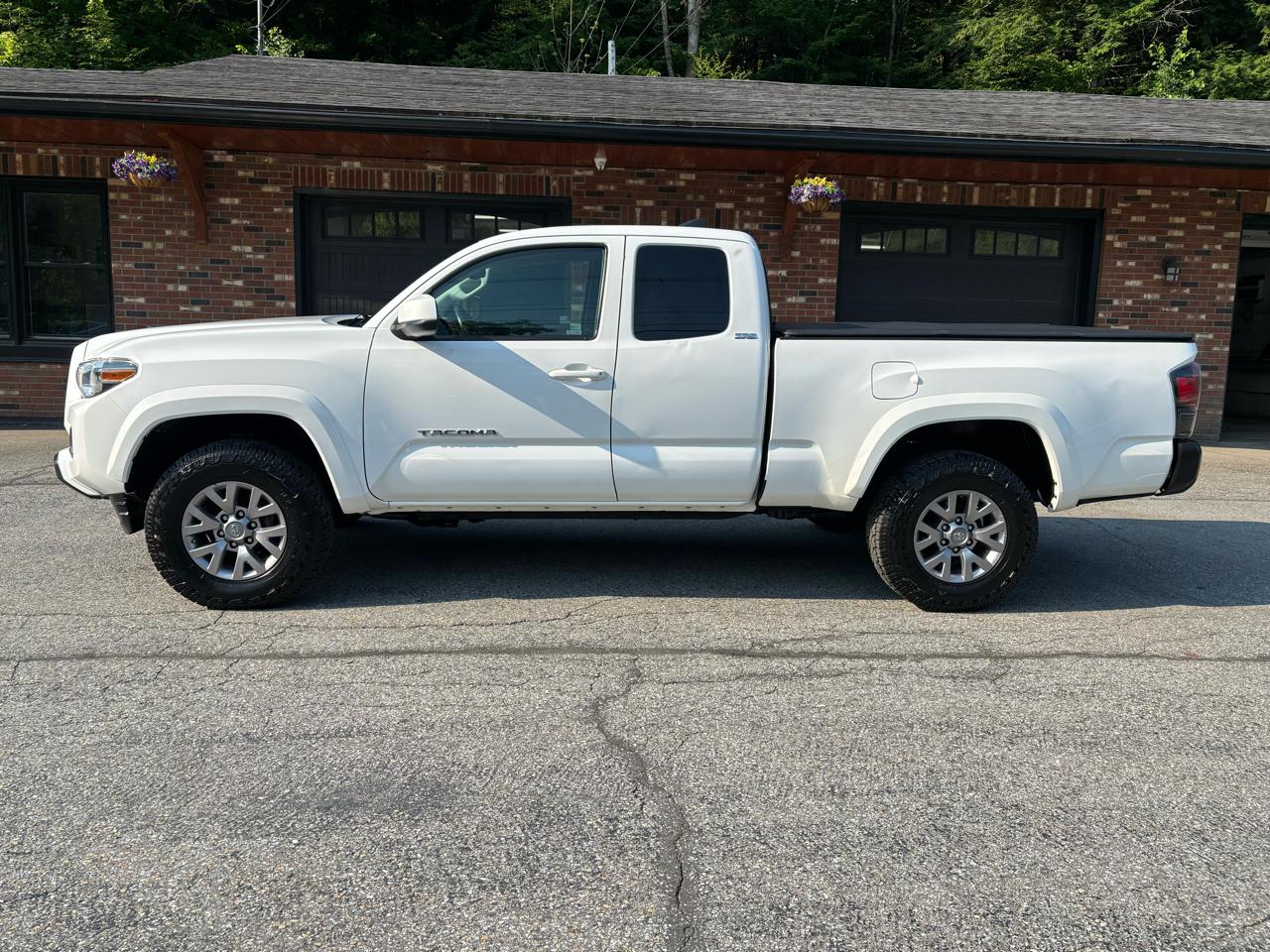 Toyota Tacoma SR5 Access Cab V6 6AT 4WD 2018