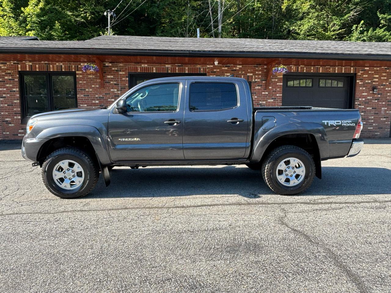 Toyota Tacoma Double Cab V6 5AT 4WD 2015