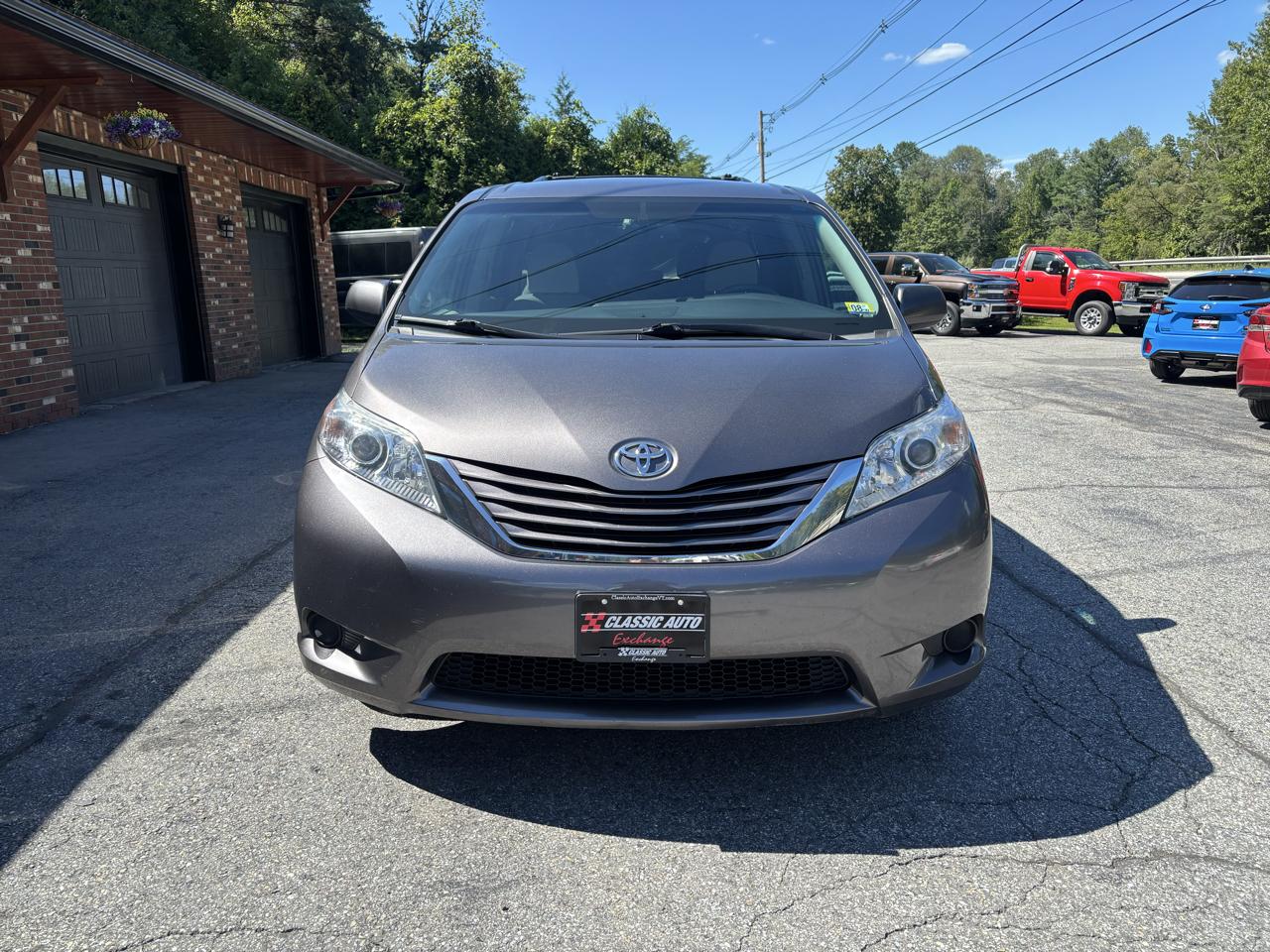 Toyota Sienna LE 7-Passenger AWD 2017