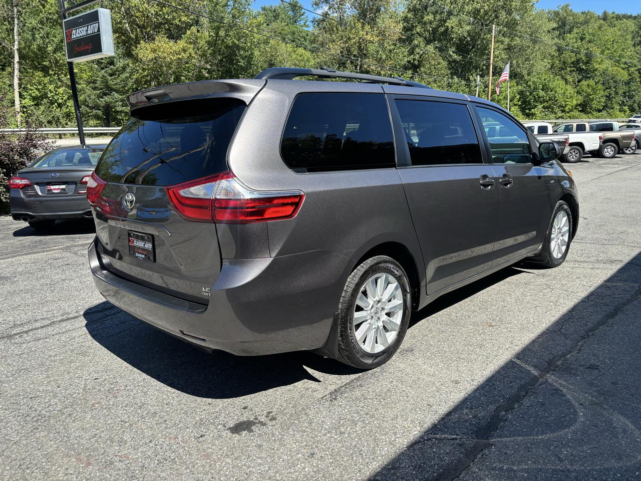 Toyota Sienna LE 7-Passenger AWD 2017