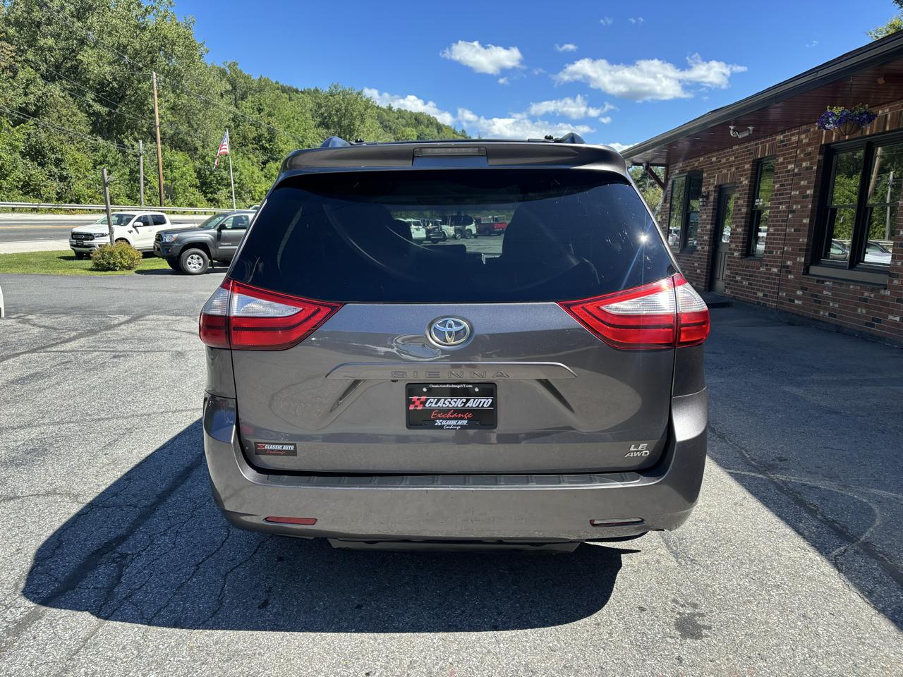Toyota Sienna LE 7-Passenger AWD 2017