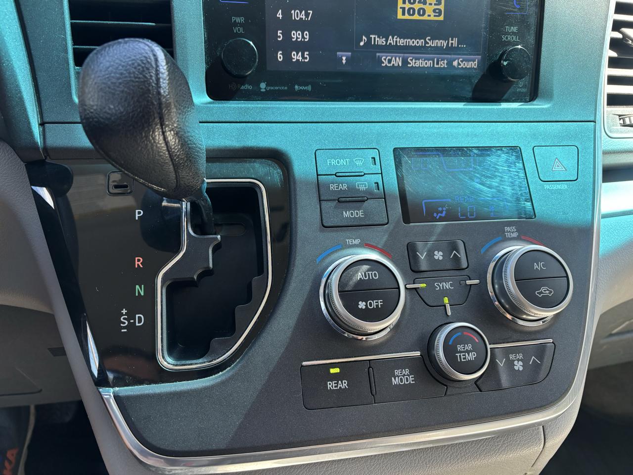 Toyota Sienna LE 7-Passenger AWD 2017