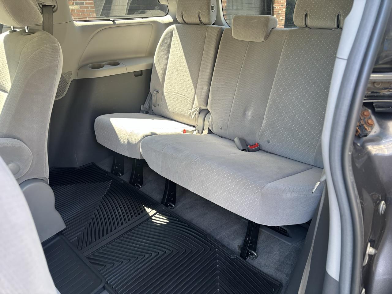 Toyota Sienna LE 7-Passenger AWD 2017