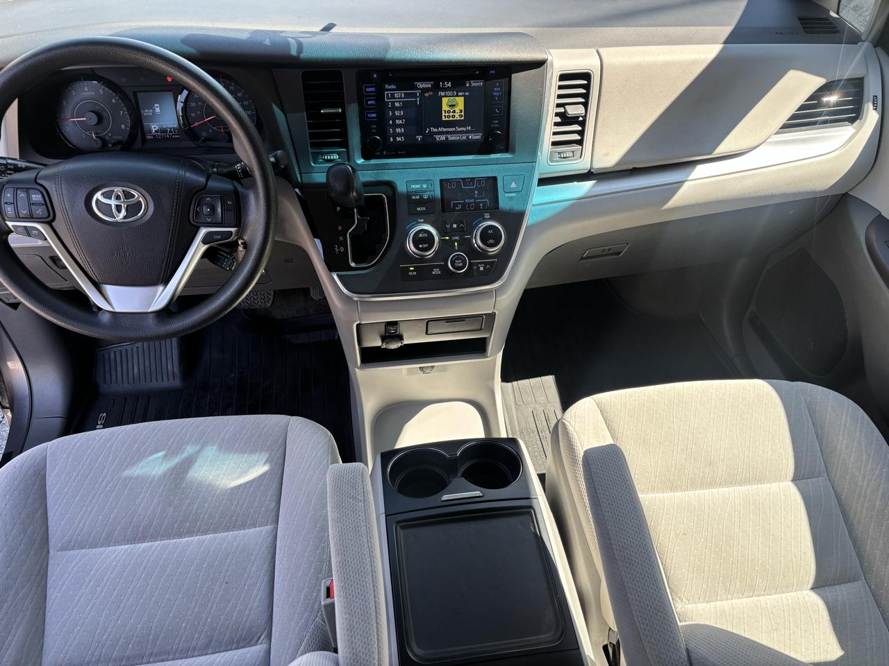 Toyota Sienna LE 7-Passenger AWD 2017