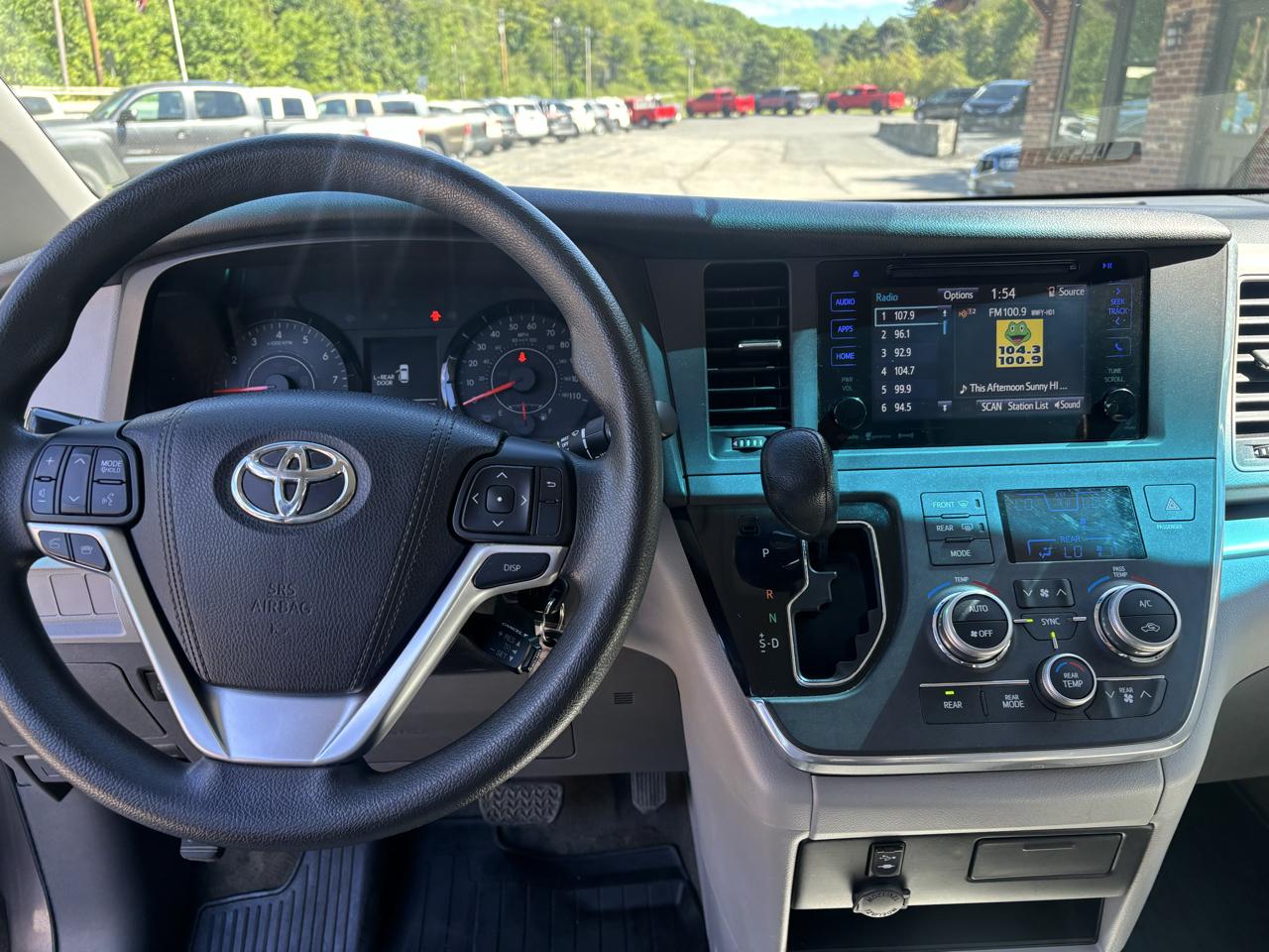 Toyota Sienna LE 7-Passenger AWD 2017
