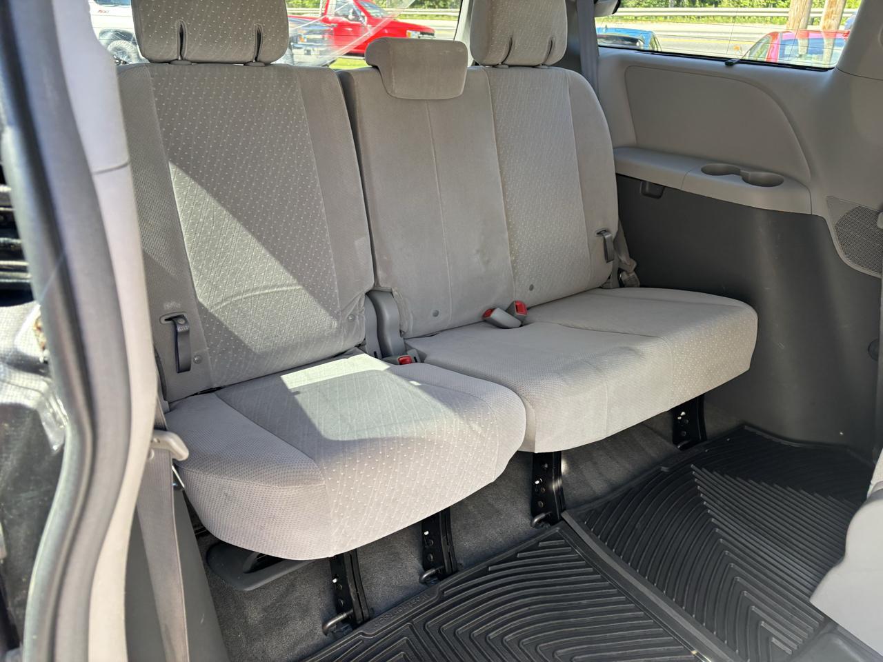 Toyota Sienna LE 7-Passenger AWD 2017