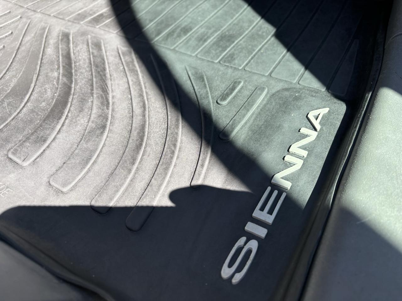 Toyota Sienna LE 7-Passenger AWD 2017