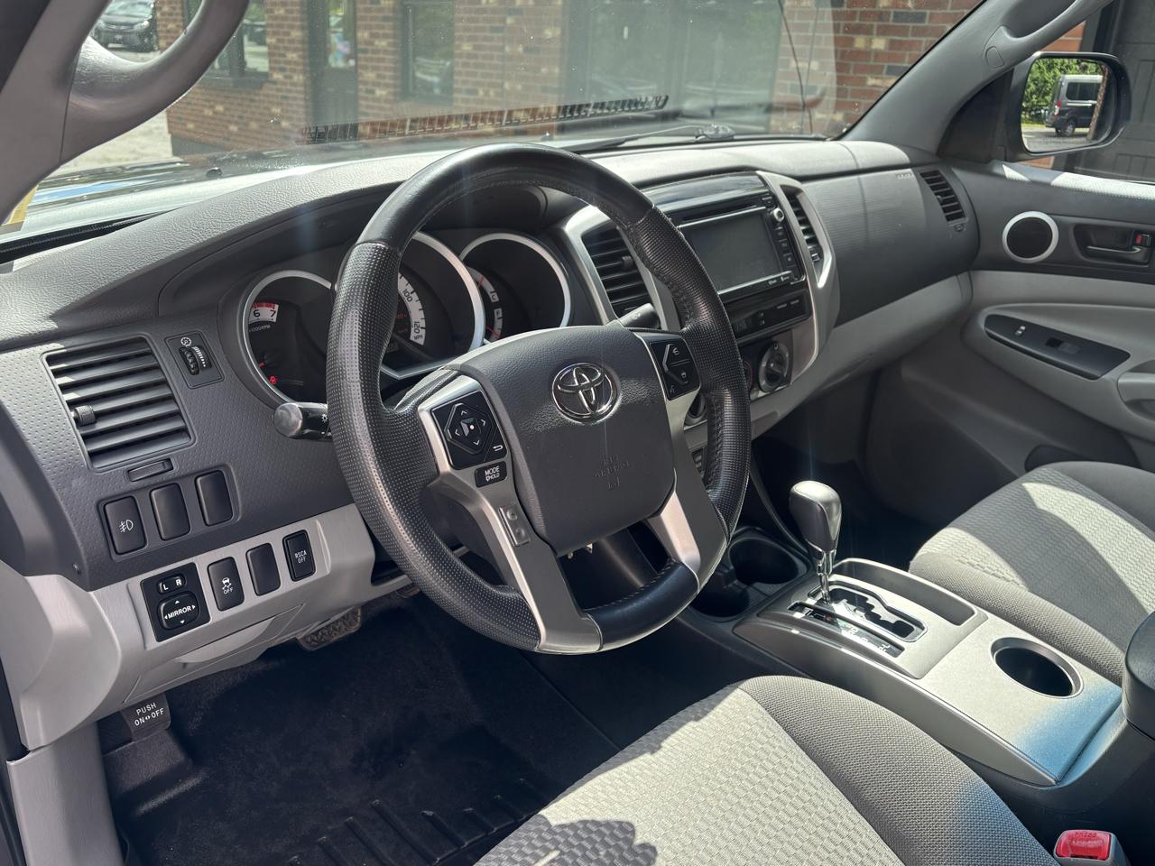 Toyota Tacoma Double Cab V6 5AT 4WD 2014