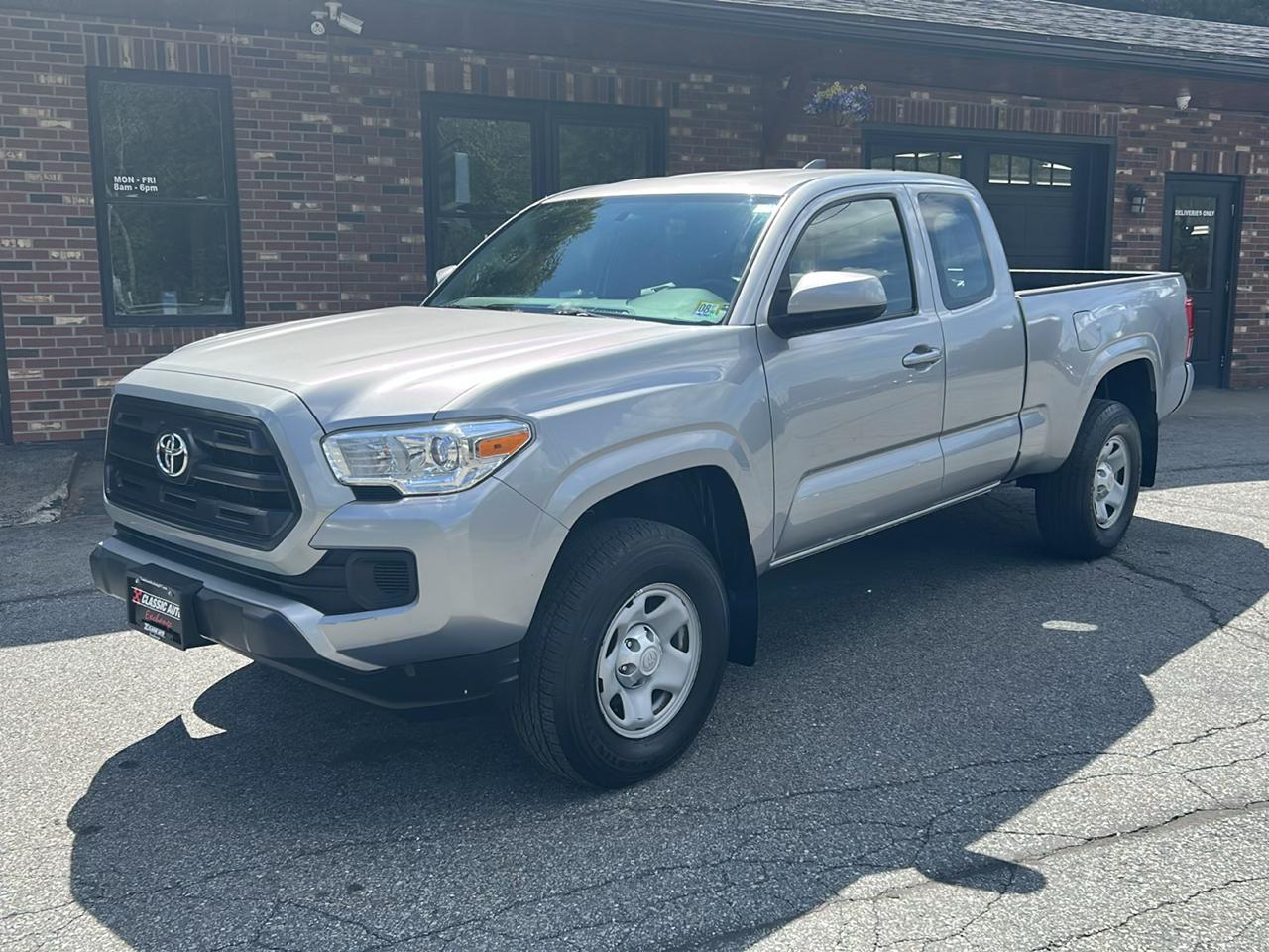 2017 Toyota Tacoma SR Access Cab 6' Bed I4 4x4 AT (Natl)