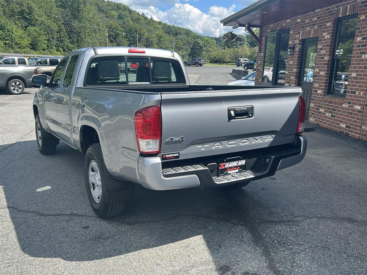 Toyota Tacoma SR Access Cab 6' Bed I4 4x4 AT (Natl) 2017