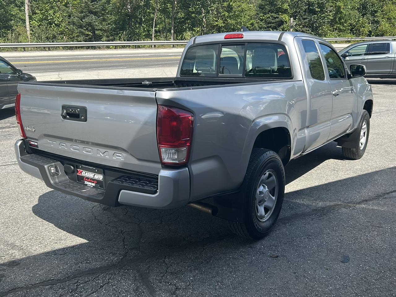 Toyota Tacoma SR Access Cab 6' Bed I4 4x4 AT (Natl) 2017