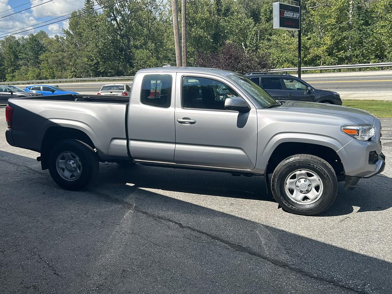 Toyota Tacoma SR Access Cab 6' Bed I4 4x4 AT (Natl) 2017