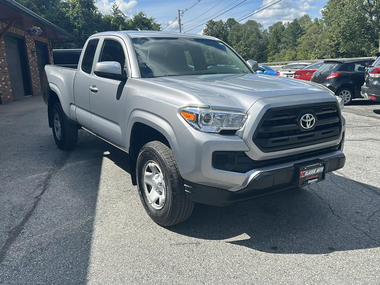 Toyota Tacoma SR Access Cab 6' Bed I4 4x4 AT (Natl) 2017