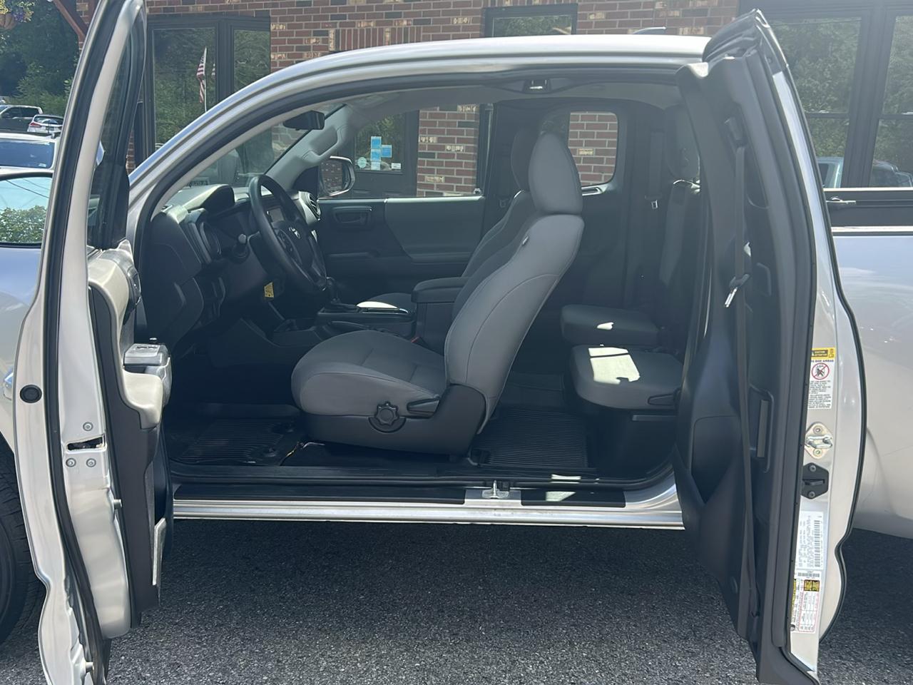 Toyota Tacoma SR Access Cab 6' Bed I4 4x4 AT (Natl) 2017