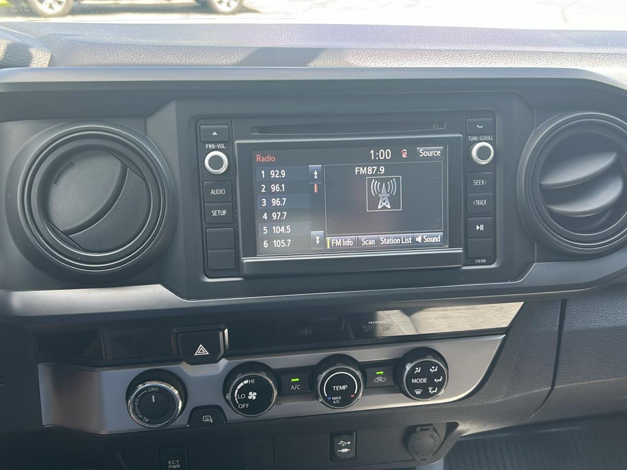 Toyota Tacoma SR Access Cab 6' Bed I4 4x4 AT (Natl) 2017
