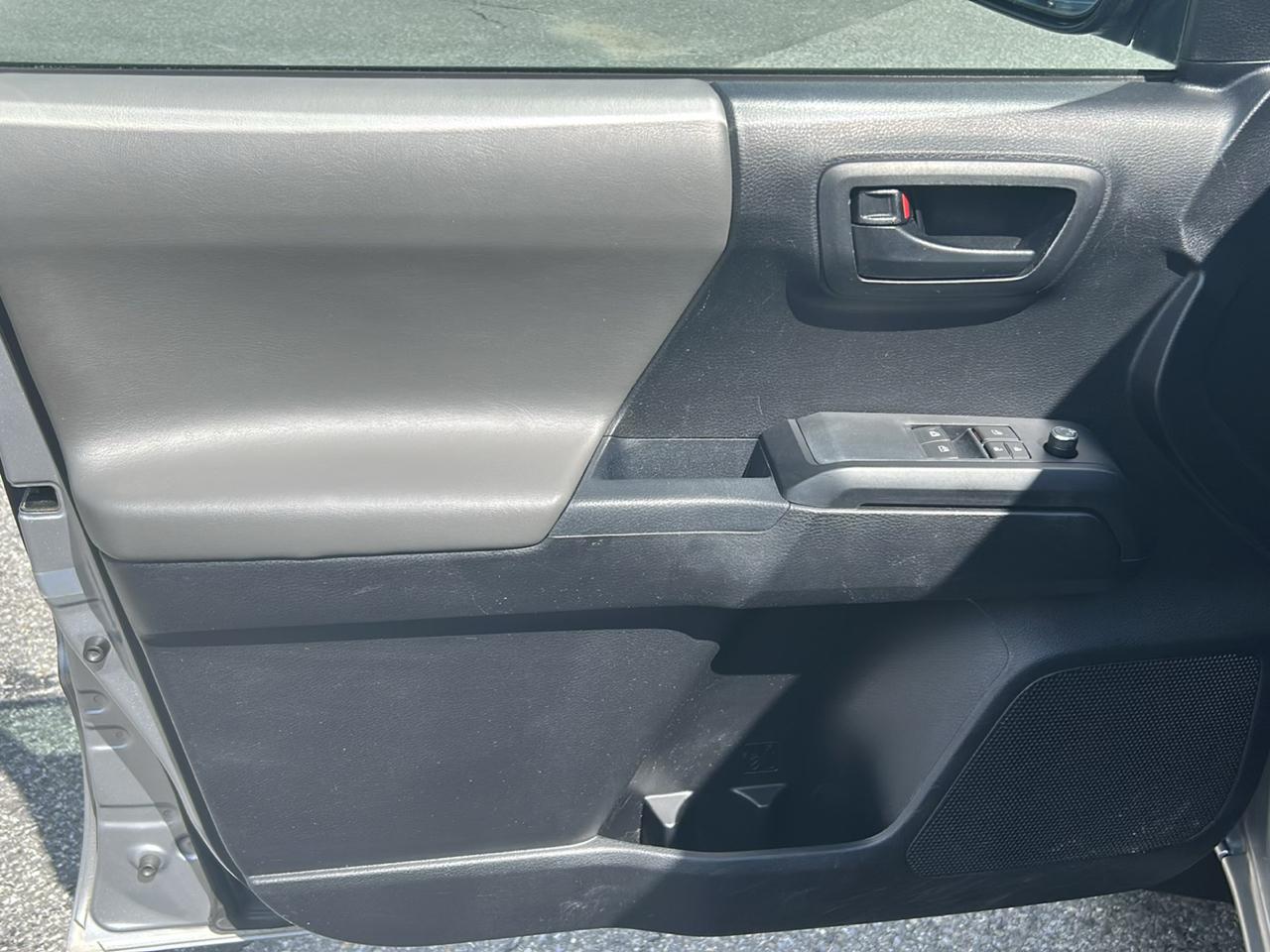 Toyota Tacoma SR Access Cab 6' Bed I4 4x4 AT (Natl) 2017