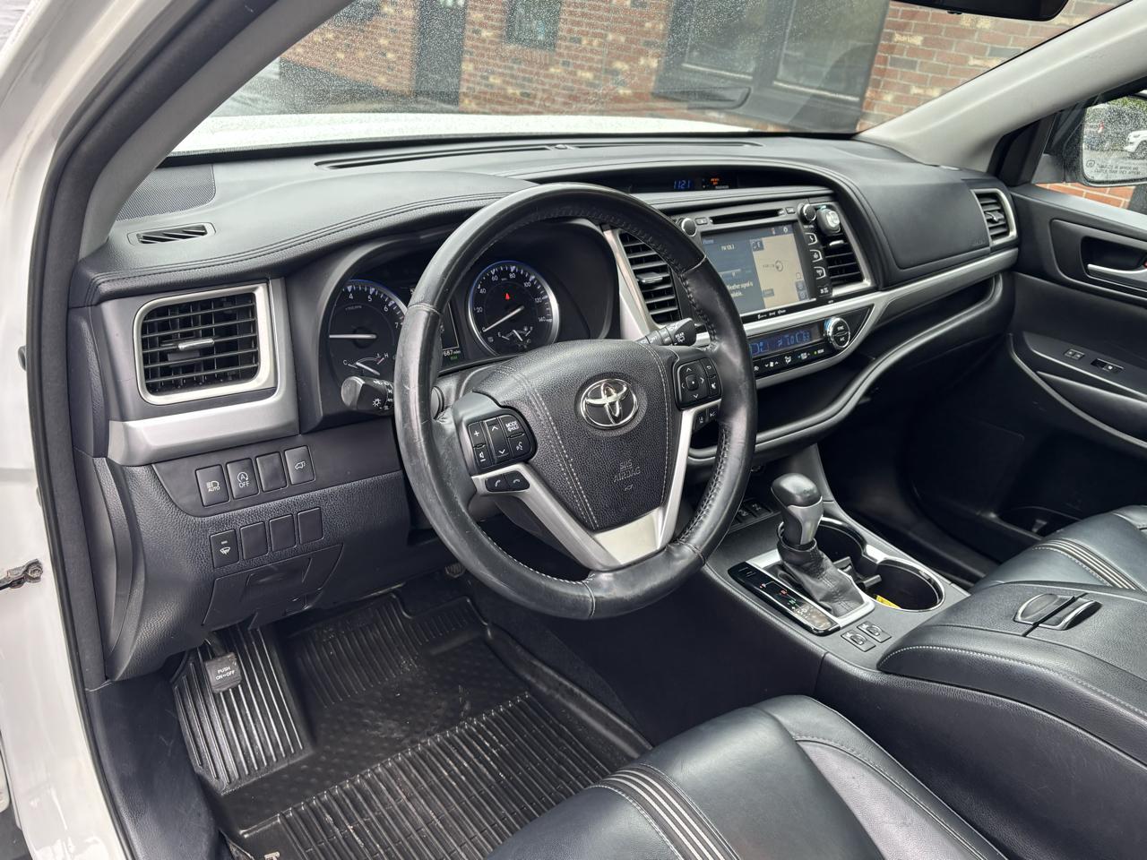 Toyota Highlander photo 11