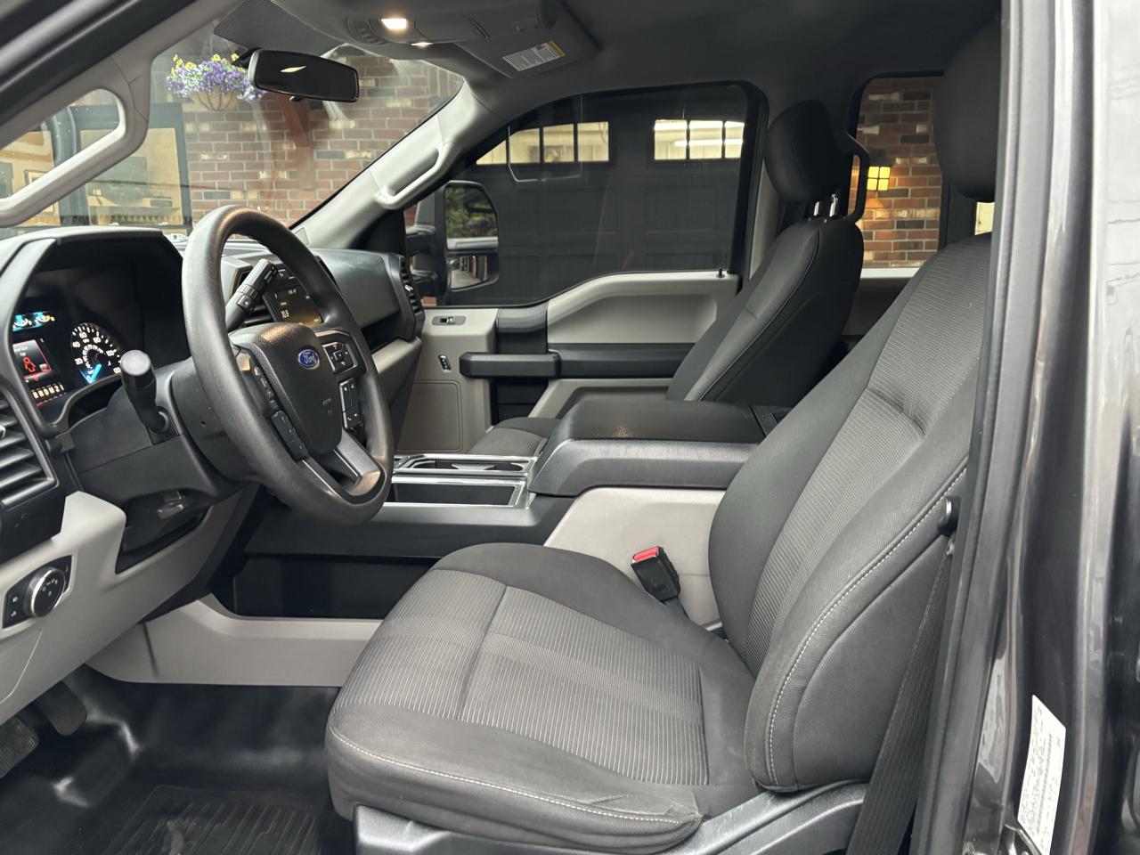 Ford F-150 4WD SuperCrew 145" STX 2017