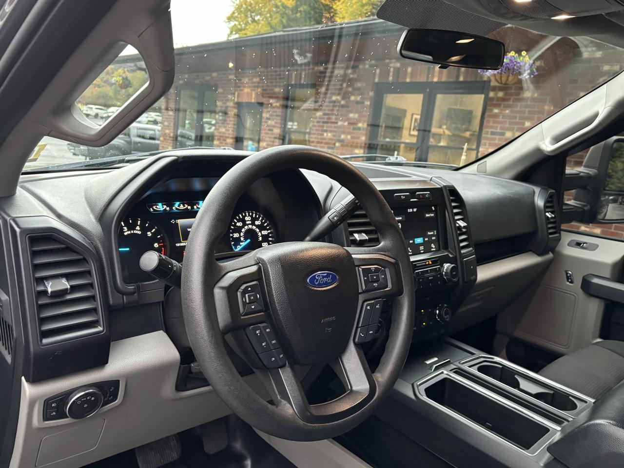 Ford F-150 4WD SuperCrew 145" STX 2017