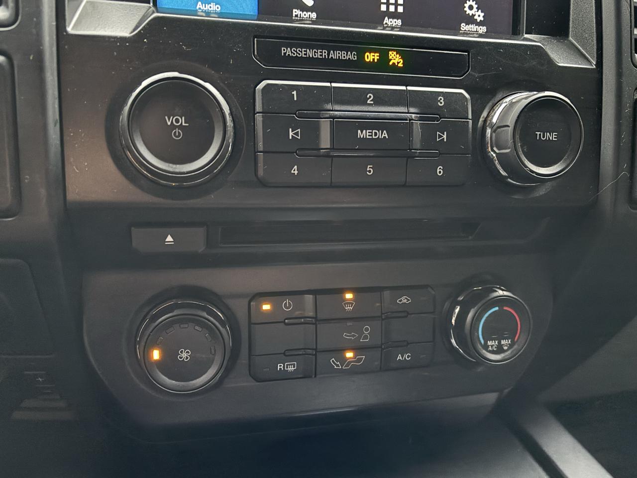 Ford F-150 4WD SuperCrew 145" STX 2017