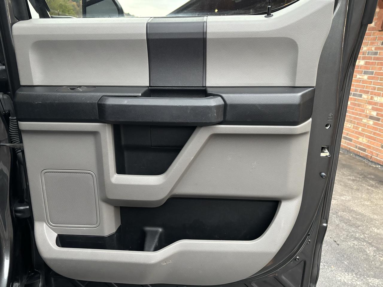 Ford F-150 4WD SuperCrew 145" STX 2017