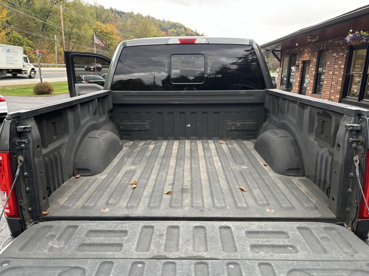 Ford F-150 4WD SuperCrew 145" STX 2017