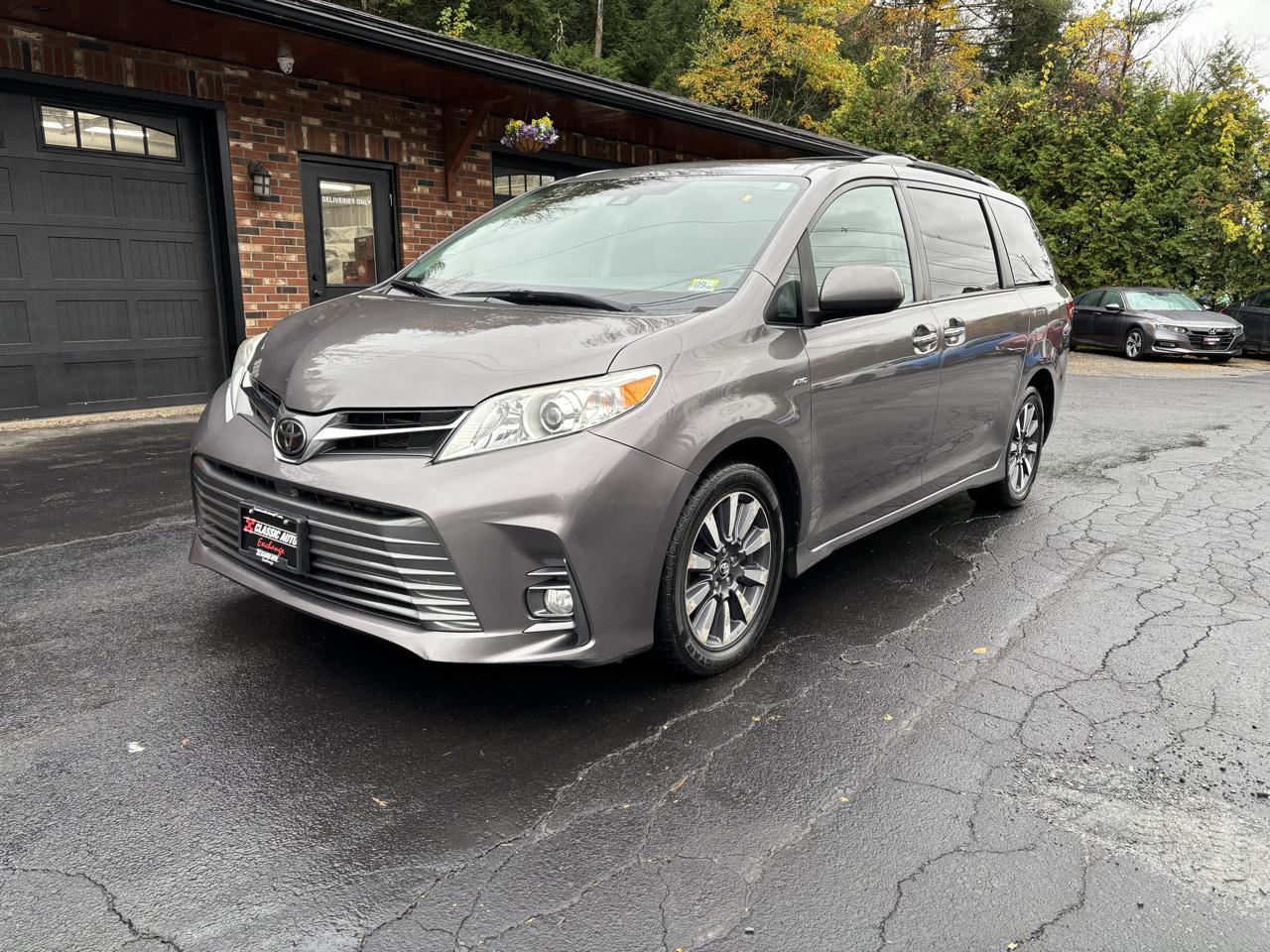 Toyota Sienna XLE 7-Passenger AWD 2019