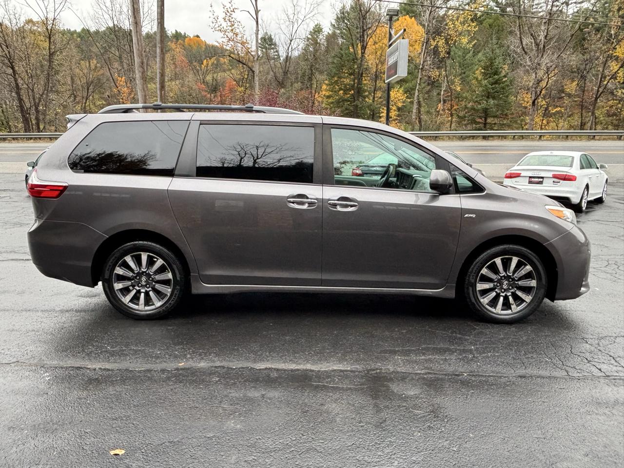 Toyota Sienna XLE 7-Passenger AWD 2019