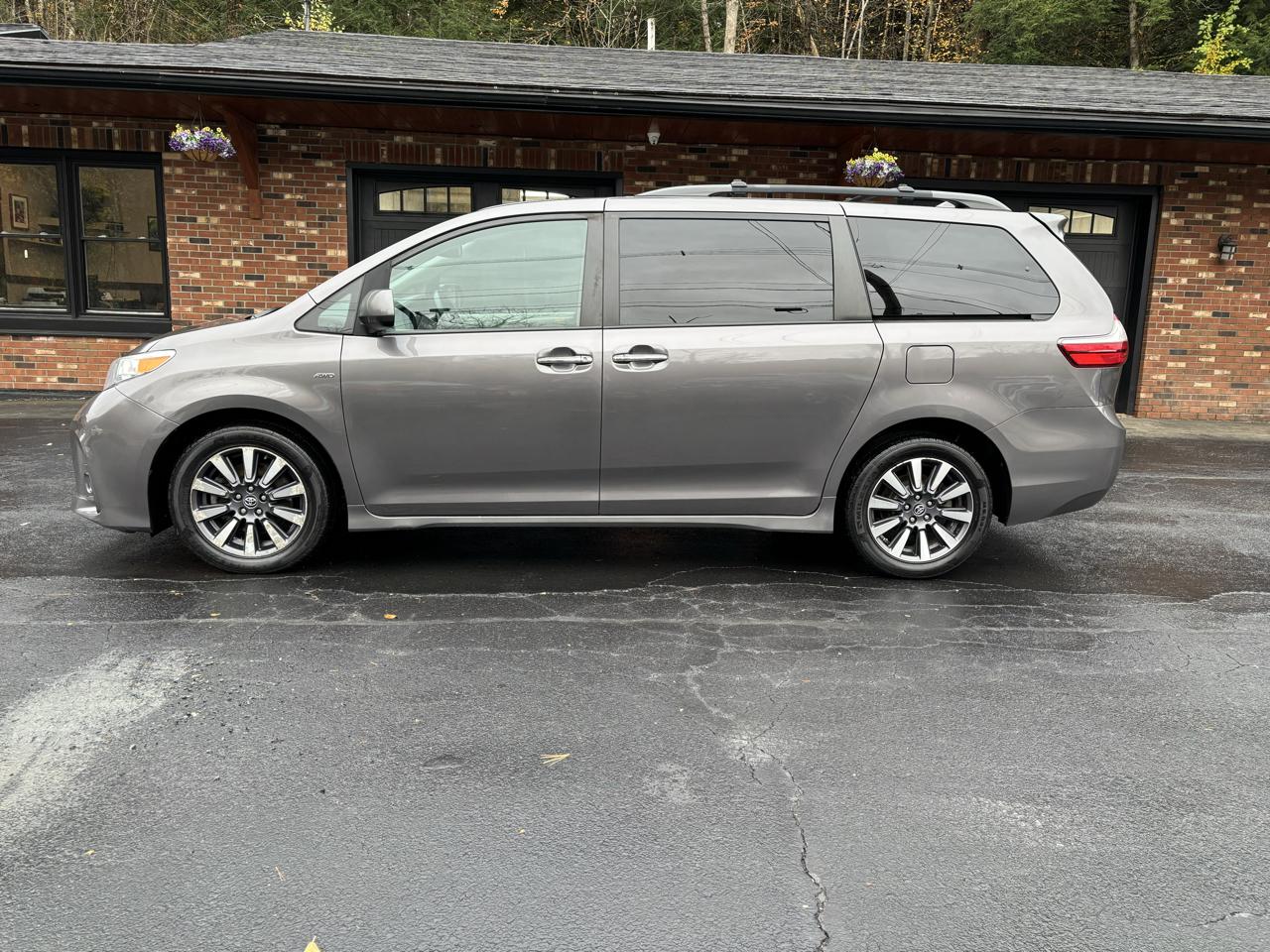 Toyota Sienna XLE 7-Passenger AWD 2019