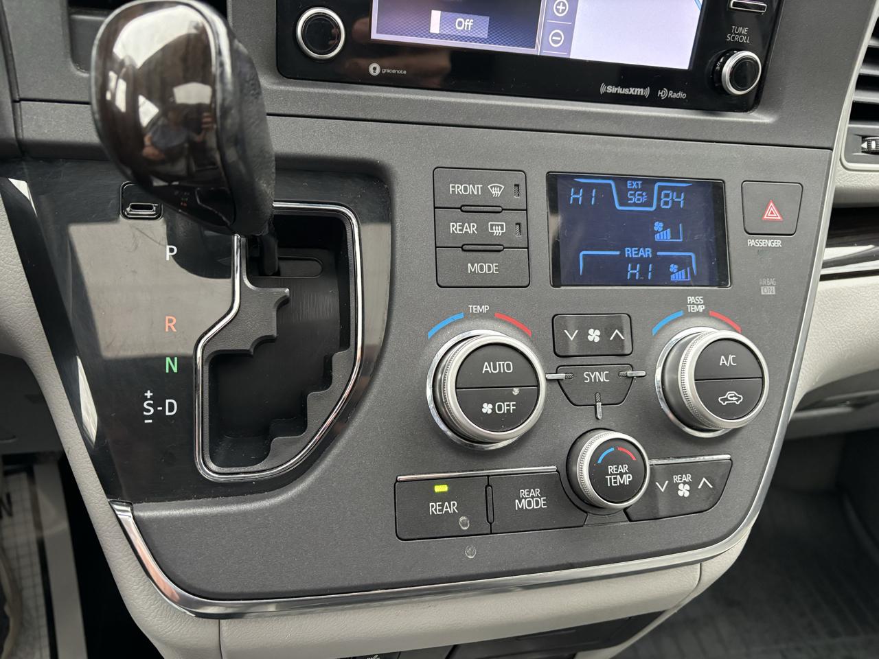 Toyota Sienna XLE 7-Passenger AWD 2019